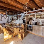 Dunatic Villa *