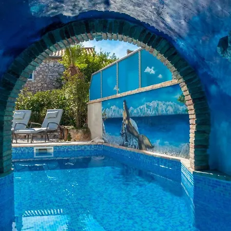 Dunatic Villa *