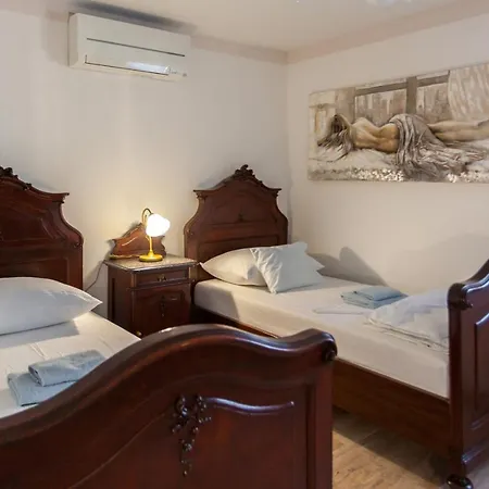 Dunatic Villa