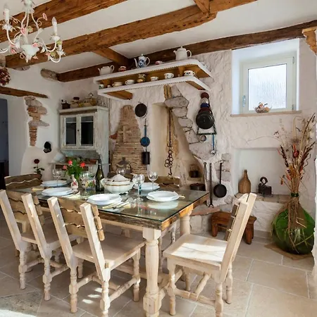 Dunatic Villa *