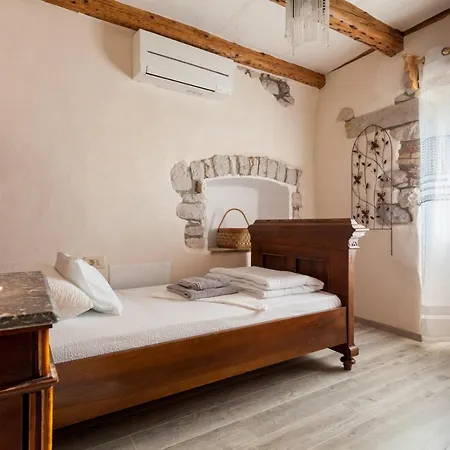 Dunatic Villa *