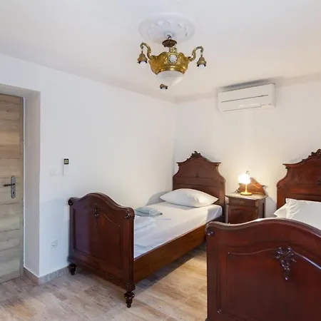Dunatić Villa *