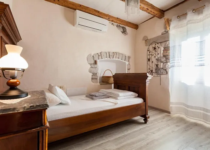 Dunatic Villa *